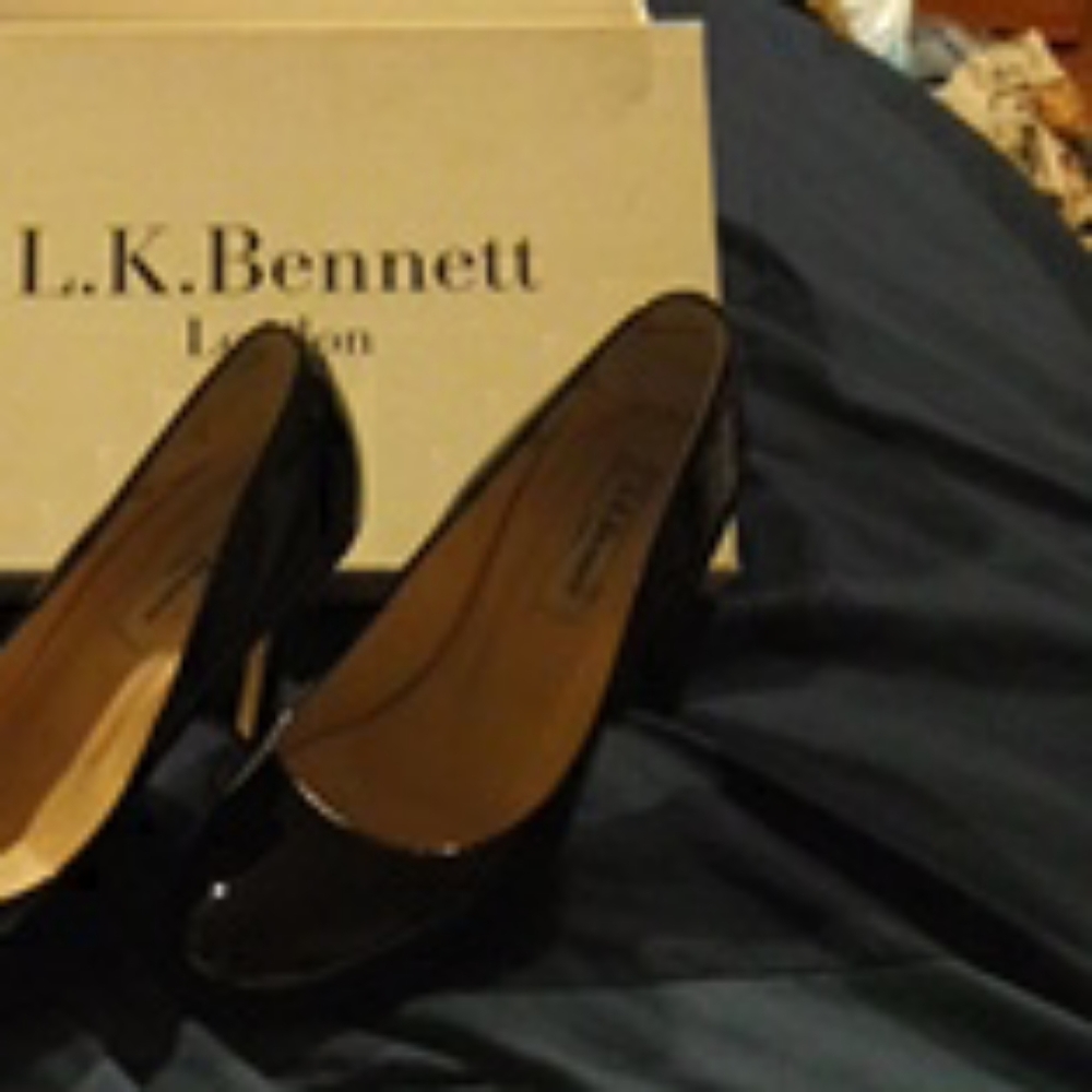 BlackPatent leather designer heels with shoe bag